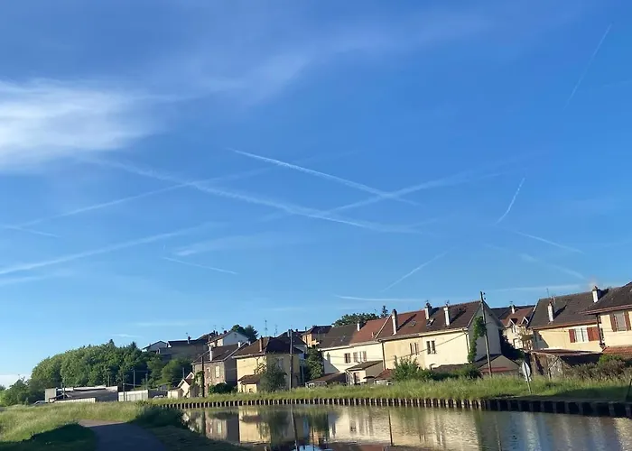 Sublime En Face De La Moselle Chavelot